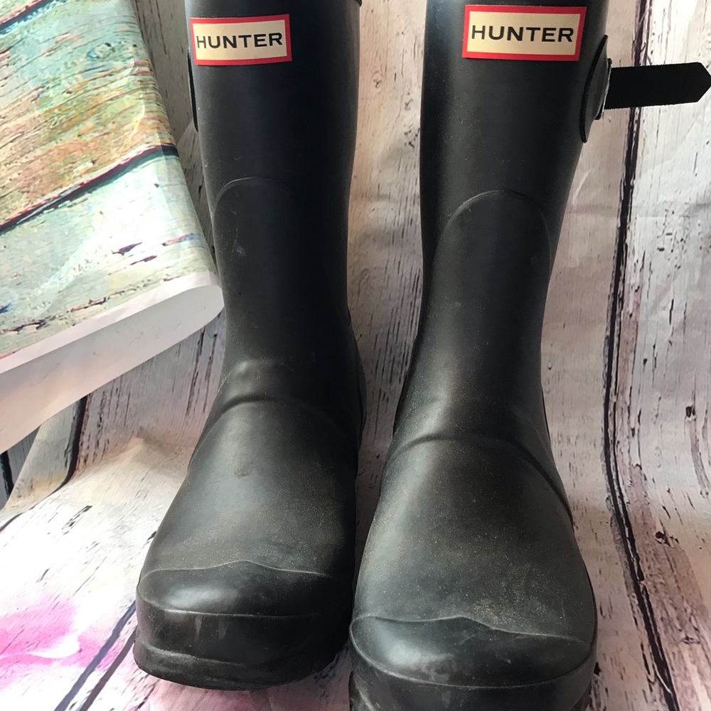 Black hunter boots